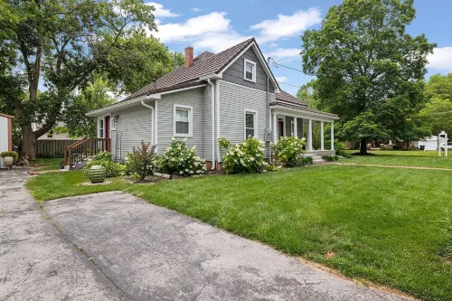 Unique Historic Charm ~ 5★ Location ~ Dreamy Porch Centrally Located