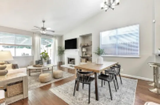 Charming 3-bedroom home, popular Broadstone area, walk to shops & park, WiFi, AC