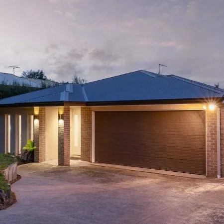 Close to beach, quiet neigbourhood. close to town shops & restaurants