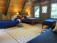 Lakefront cabin in quiet cove on Lake Hartwell