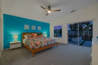 Newly renovated DESERT RETREAT *Private oversized Pool* Walk to Stagecoach