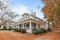 Charming 1-bedroom condo in idyllic Washington~Walk to Waterfront! Hotels in Washington