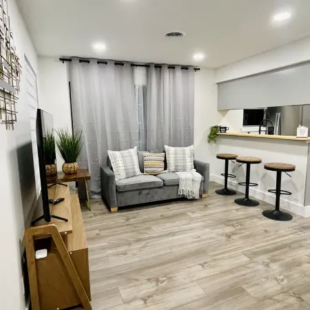 Guest Studio - Blocks from SHSU!