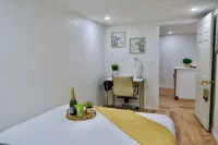 Unique, Modern and Lovely Space!  호텔