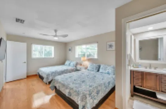 14 Guests · Large HEATED Pool · Tropical Backyard+BBQ · GYM · Beach: 3 miles