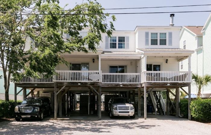 Island House D : Stylish Updated Townhome - Steps to the Beach w/ Pool!