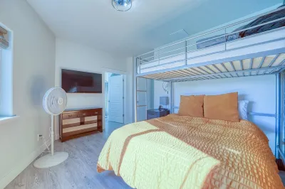 The Jolly Rancher, Luxury Amenities, Corporate and Vaca Hotels in der Nähe von Exotic Guppy