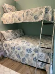 Garden City Beach- Great Location! 2 minute walk to beach and pier! Sleeps 6. Hotels near PAINTINGS BY KAREN PELLEGRINO