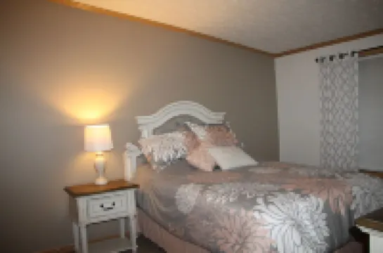 Come relax in this beautiful 3 bedroom house with lots of space! cozy & peaceful