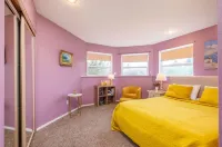 Chic Designer Retreat Nestled in an Upscale, Tranquil Enclave Hotels near Clark College, Columbia Tech Center