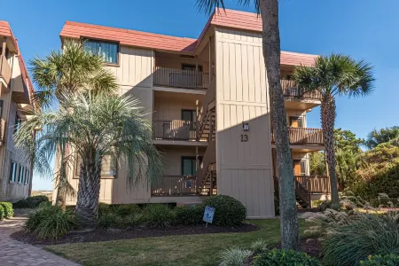 Newly Listed Oceanfront Charming Luxury 1-Bedroom Condo at Cherry Grove Beach Отели в г. Север Миртл Бич