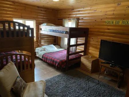 Fall Dates-Hot Rates!  10 Min N. of Minocqua~ Little Spider Lake