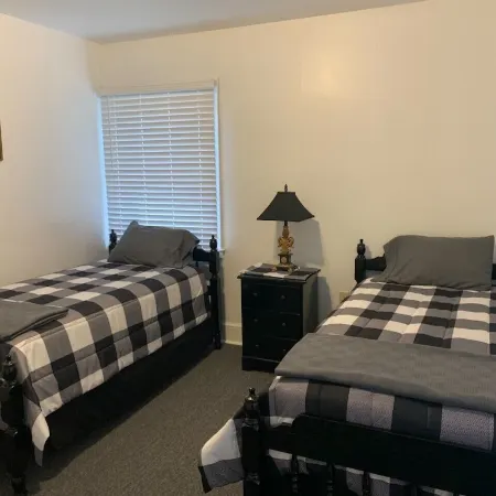 EZ - GO Lodging 3.7 mi Green Pond Landing(Lake Hartwell) Clemson Univ 15 mil.