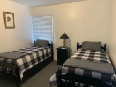 EZ - GO Lodging 3.7 mi Green Pond Landing(Lake Hartwell) Clemson Univ 15 mil.