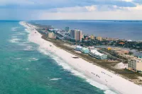 Amazing Beach & Sunset Views, Free Lazy Days Beach Chairs/Umbrella provided