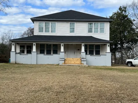 Spacious unit near LA TECH & GSU Lots of natural light LARGE yard3 bed- 2 bath