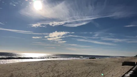 Brand new 2BR apartment steps from the beach 🏖 Отели рядом с достопримечательностью «Long Branch Beach»