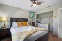 Fabulous 3/2 Home in Ft Lauderdale suburb. Hotels near Central Broward Park & Broward County Stadium