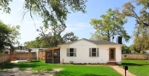 Navy Point Home and Game Room, Near Nas & Downtown Hotels in Warrington