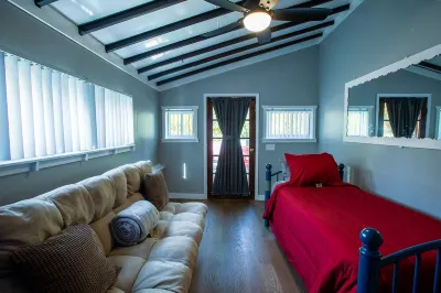 Cozy, Modern Escape; PlayStation 5 and King Suite Hotels near North Bend Crossing Shopping Center