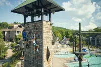 Golf Special! Sleeps 20, 12 Beds Outdoor Fun, Golf, Fish, Kayak, Private Lodge