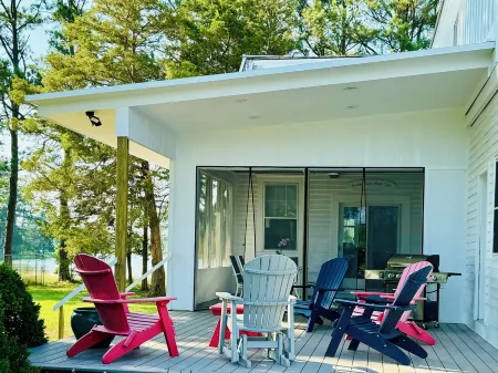 SUNSET POINT FARM - Gracious Country Farm on the Chesapeake Bay - 75 Acres