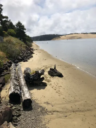 Dream Home in a bit of paradise with private dock. Отели рядом с достопримечательностью «Санд Мастер Парк - Сандбординг»