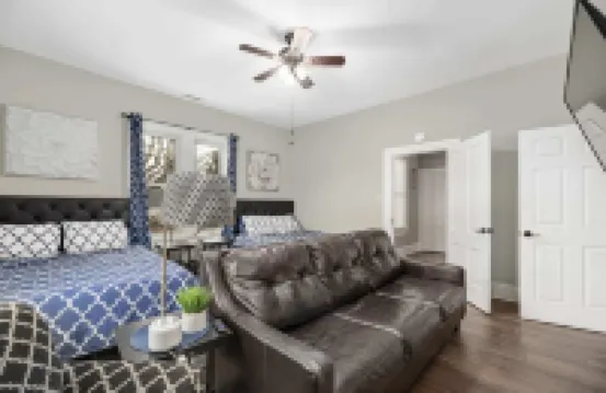 Historic Charm Meets Modern Comfort — Central Mooresville Apt. A, Walkable Area