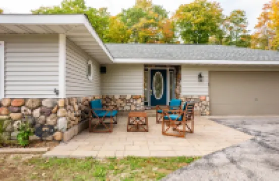 Birch House-Family friendly home with shared beach