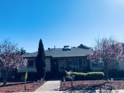 Sunny Bungalow Laguna Grande Regional Park, Monterey side附近的飯店