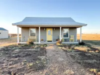 Beautiful New Guesthouse, Cottage Style,  Close to Palo Duro Canyon & WTA&M Hotels near Crossroads country church