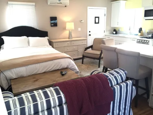 LONG TERM - EXTENDED STAY --  Free-standing Modern Studio. Free Parking