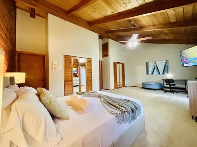 Cozy Cabin close to Virginia Tech and Radford University