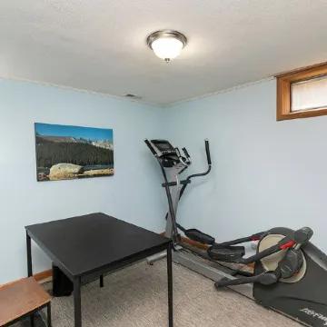 Des Moines Entire home  3 Bdms King; Queen; Twins  quiet near High Trestle Trail
