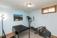 Des Moines Entire home  3 Bdms King; Queen; Twins  quiet near High Trestle Trail