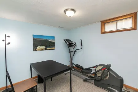 Des Moines Entire home  3 Bdms King; Queen; Twins  quiet near High Trestle Trail