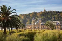 ❤ of San Sebastian | Walk Score 99 | 3 Baths