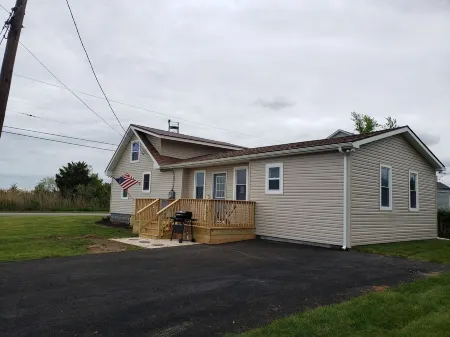 Minutes to de Turf Fields.  Quiet Beach Community.