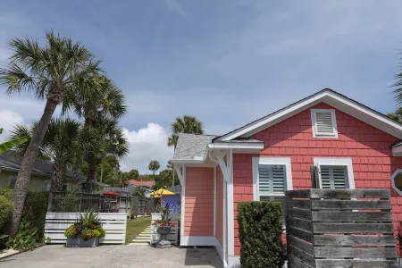 Couples love this sweet thing, just a block to the beach