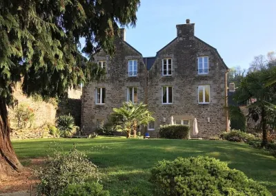 Brandily - Dinan, Brittany,  Riverside Apartment for Two Hotel in zona Porte du Jerzual