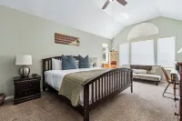 Ski Retreat near base of Cottonwoods with Hot Tub, BBQ, Games and Park