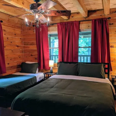 La Bellota Cabin - Secluded, Hot Tub, Sauna, Game Room, Massage Chair