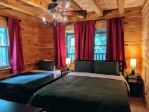 La Bellota Cabin - Secluded, Hot Tub, Sauna, Game Room, Massage Chair