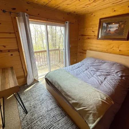Cozy cabin retreat in NW Lake Leech area
