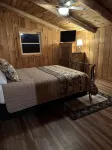 Rustic log cabin~ HOT TUB~ Breathtaking mountian views near Hatley Point