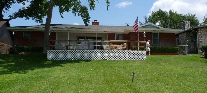 Great Lake House with Best Private Beach. Kayaks and Games! Kids Friendly! Hotels in Llano County