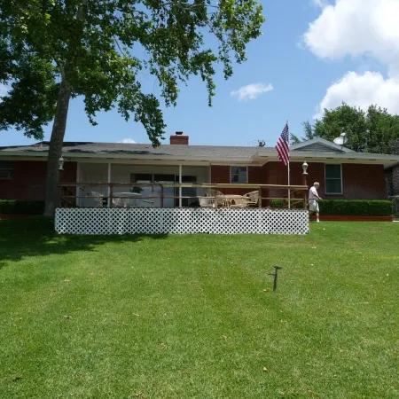 Great Lake House with Best Private Beach. Kayaks and Games! Kids Friendly!