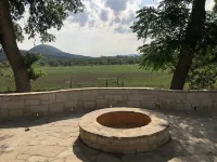 Cozy Cottage on the Frio-unplug and recharge Hotels in Real County