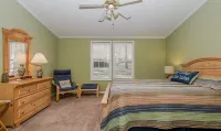 Lakefront, Private Dock, Quiet Cove- Lake Gaston-New Rental as of 2024