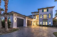 Spectacular pool home in Destin steps from the sand